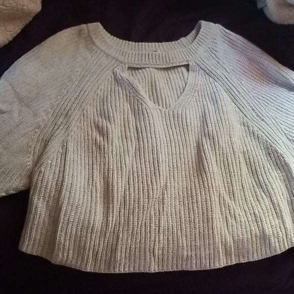 Love More V Neck with A Collar - Picture 2 of 3